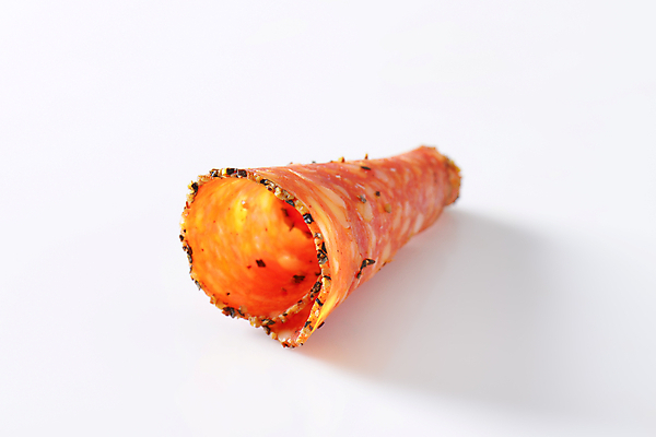 포토 JPG 해외이미지 스튜디오촬영 음식 조각 치즈 육류 돼지고기 사람없음 후추 살라미 얇은 타파스 편육 해외202004 해외202105 해외포토 식재료 유제품 실내 애피타이저 향신료 파일형식