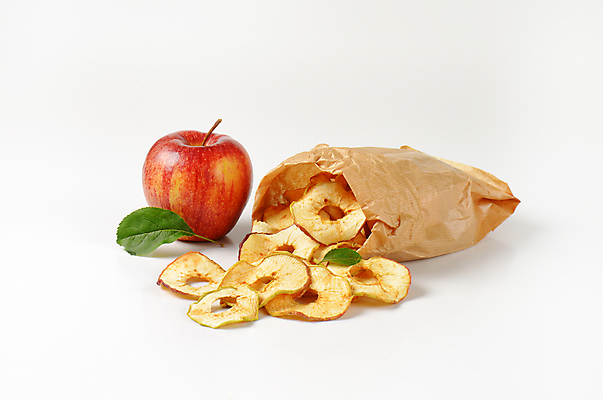 포토 JPG 해외이미지 잎 실내 사람없음 종이봉투 사과 민트 흰배경 건과일 해외202004 해외202105 해외포토 식물 백그라운드 과일 봉투 건조 내부 흰색 허브 파일형식