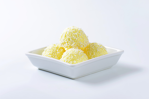 포토 JPG 해외이미지 스튜디오촬영 음식 크리스마스 공 디저트 사탕 사람없음 쿠키 과자 초콜릿 대접 사발 달콤 가득함 크림 정사각형 코코넛 마시멜로우 바닐라 백자 맛있는 해외202004 해외202105 해외포토 도형 기념일 과일 실내 도자기 사기그릇 맛 파일형식