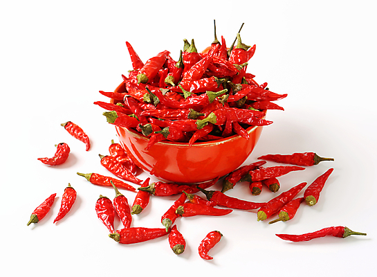 포토 JPG 해외이미지 그릇 고추 실내 사람없음 흰배경 해외202004 해외202105 해외포토 식기 백그라운드 채소 내부 흰색 파일형식