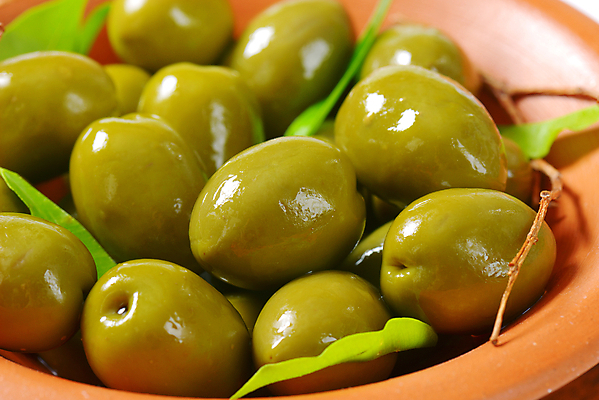 포토 JPG 해외이미지 그릇 실내 근접촬영 사람없음 올리브 담기 올리브잎 올리브절임 해외202004 해외202105 해외포토 식기 열매 뷰포인트 잎 모션 내부 절임 파일형식 식물 음식