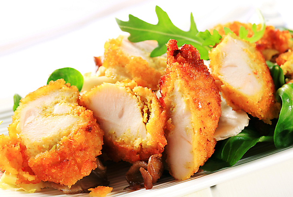 포토 JPG 해외이미지 접시 음식 토마토 육류 사람없음 식사 치킨 샐러드 튀김 로켓 흰색 신선 고명 점심식사 루꼴라 빵가루 해외202004 해외202105 해외포토 식기 컬러 채소 식재료 닭고기요리 파일형식