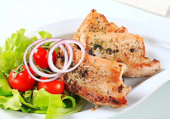 포토 JPG 해외이미지 스튜디오촬영 접시 음식 조각 토마토 채소 양파 육류 돼지고기 요리 사람없음 튀김 흰색 신선 상추 굽기 허브 매움 후추 점심식사 절임 정물화 페스토 해외202004 해외202105 해외포토 식물 식기 컬러 식재료 실내 식사 소스_음식 맛 구이 향신료 그림 파일형식