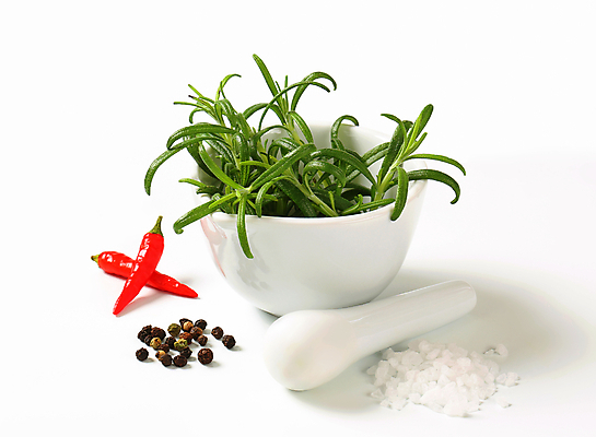 포토 JPG 해외이미지 스튜디오촬영 음식 잎 재료 주방용품 사람없음 신선 허브 향신료 흰배경 소금 향료 후추 로즈메리 막자 백자 음식준비 페스토 해외202004 해외202105 해외포토 식물 생활용품 백그라운드 실내 흰색 도자기 소스_음식 준비 향기 냄새 향미료 파일형식