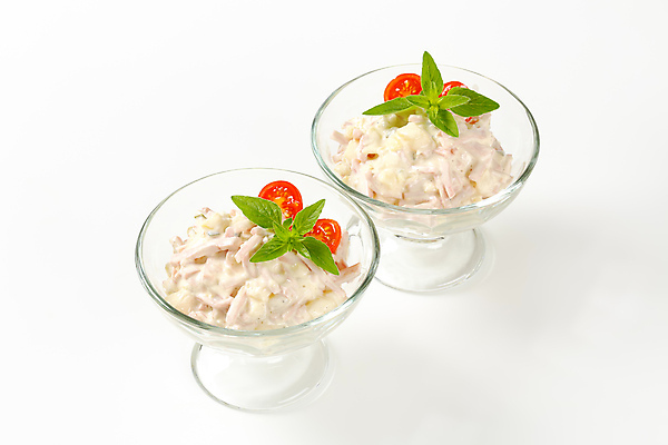 포토 JPG 해외이미지 스튜디오촬영 접시 음식 유리 반찬 감자 사람없음 샐러드 사발 아침식사 주사위 흰배경 햄 피클 슬라이스 서빙 마요네즈 반주 해외202004 해외202105 해외포토 식기 백그라운드 채소 재질 실내 육류 식사 흰색 사기그릇 소스_음식 절임 파일형식