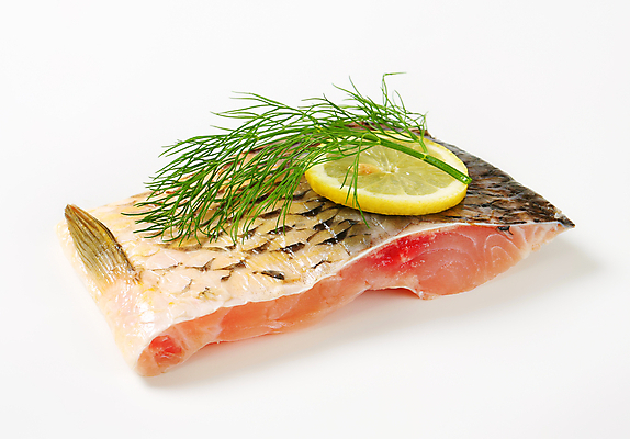 포토 JPG 해외이미지 스튜디오촬영 음식 조각 재료 건강 어류 사람없음 신선 자르기 레몬 흰배경 날것 잉어 딜 해외202004 해외202105 해외포토 백그라운드 과일 모션 실내 수중동물 흰색 파일형식