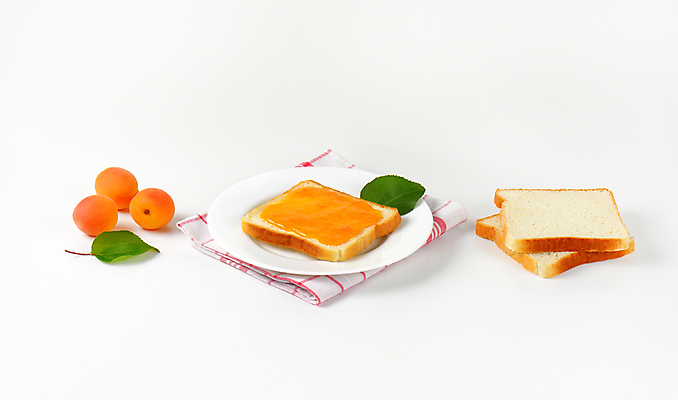 포토 JPG 해외이미지 스튜디오촬영 실내 사람없음 식빵 흰배경 과일잼 살구 살구잼 해외202004 해외202105 해외포토 빵 백그라운드 과일 내부 흰색 잼 파일형식