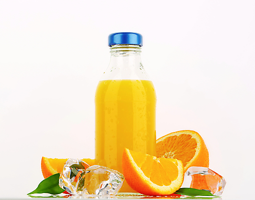 포토 JPG 해외이미지 스튜디오촬영 오렌지 유리병 실내 사람없음 얼음 오렌지주스 흰배경 해외202004 해외202105 해외포토 자연요소 백그라운드 과일 병_용기 내부 흰색 과일주스 파일형식