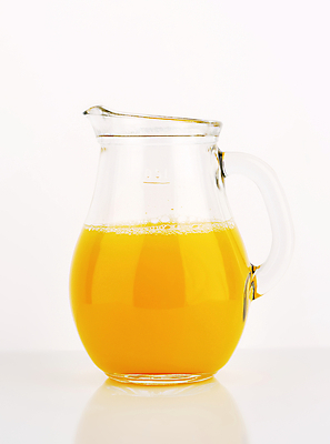 포토 JPG 해외이미지 스튜디오촬영 유리병 실내 사람없음 오렌지주스 흰배경 해외202004 해외202105 해외포토 백그라운드 병_용기 내부 흰색 과일주스 파일형식