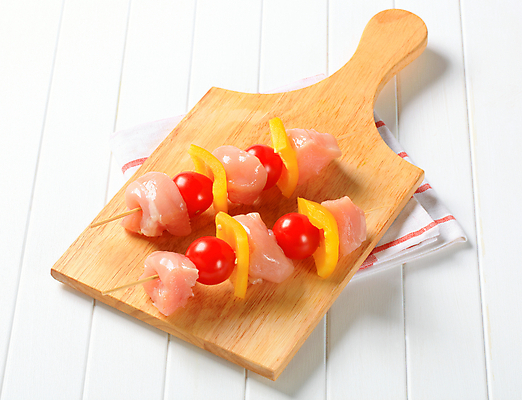 포토 JPG 해외이미지 스튜디오촬영 채소 방울토마토 파프리카 실내 생고기 사람없음 닭고기 식탁보 신선 꼬치 흰배경 날것 나무도마 닭꼬치 생닭 음식준비 해외202004 해외202105 해외포토 백그라운드 토마토 도마 육류 내부 목재 흰색 닭 준비 파일형식