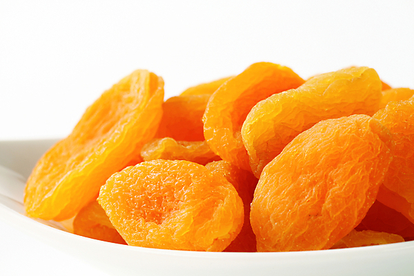 포토 JPG 해외이미지 접시 실내 사람없음 흰배경 건과일 살구 해외202004 해외202105 해외포토 식기 백그라운드 과일 건조 내부 흰색 파일형식