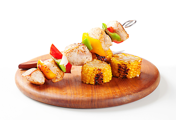 포토 JPG 해외이미지 실내 옥수수 요리 사람없음 나이프 흰배경 나무쟁반 닭꼬치 옥수수구이 해외202004 해외202105 해외포토 식기 백그라운드 곡류 쟁반 내부 목재 닭고기 흰색 꼬치 칼 구이 파일형식