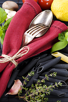 포토 JPG 해외이미지 포크 마늘 사람없음 숟가락 묶기 레몬 바질 노끈 파스타면 해외202004 해외포토 식기 줄 채소 과일 모션 파스타 수저 면류 파일형식