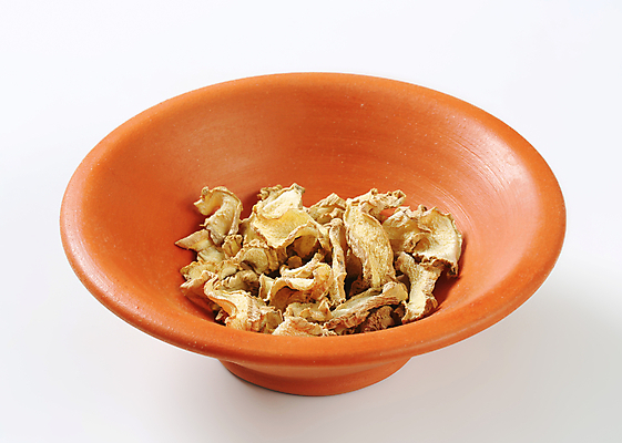 포토 JPG 해외이미지 그릇 건조 실내 사람없음 흰배경 슬라이스 생강 해외202004 해외202105 해외포토 식기 백그라운드 채소 내부 흰색 파일형식