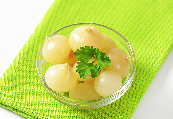 포토 JPG 해외이미지 스튜디오촬영 접시 음식 채소 부분 유리 반찬 양파 사람없음 사발 작음 피클 머리위 반주 해외202004 해외202105 해외포토 식기 재질 실내 사기그릇 크기 절임 파일형식