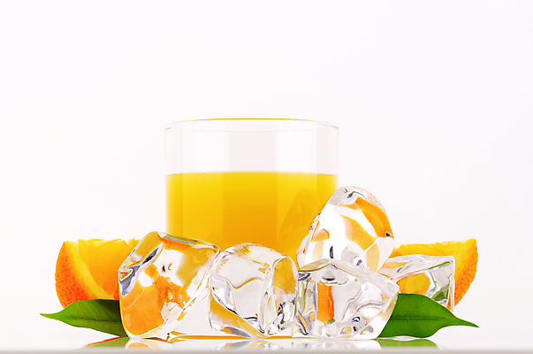 포토 JPG 해외이미지 스튜디오촬영 오렌지 잔 실내 사람없음 얼음 오렌지주스 흰배경 해외202004 해외202105 해외포토 자연요소 식기 백그라운드 과일 내부 흰색 과일주스 파일형식