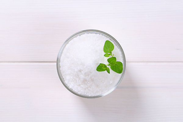 포토 JPG 해외이미지 재료 휴식 사람없음 컵 스파 허브 피부관리 입욕소금 해외202004 해외202105 해외포토 식물 식기 컨셉 뷰티 미용용품 소금 파일형식