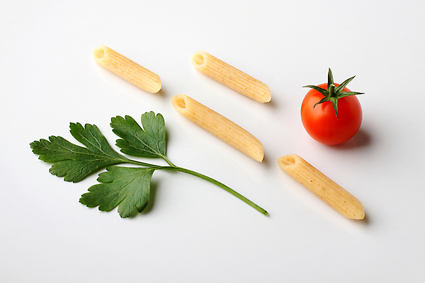 포토 JPG 해외이미지 음식 토마토 재료 파스타 파슬리 요리 사람없음 머리위 삶기 펜네 해외202004 해외202105 해외포토 채소 서양음식 파일형식