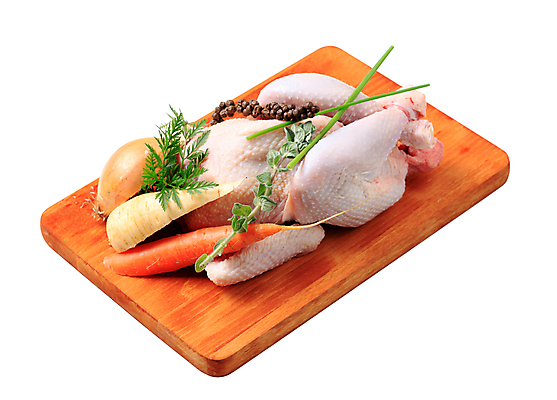 포토 JPG 해외이미지 양파 실내 생고기 사람없음 닭고기 당근 신선 흰배경 날것 쪽파 나무도마 생닭 음식준비 통후추 해외202004 해외202105 해외포토 백그라운드 채소 뿌리채소 도마 육류 내부 목재 흰색 닭 준비 후추 파 파일형식