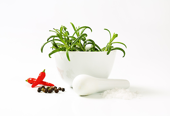 포토 JPG 해외이미지 스튜디오촬영 잎 재료 주방용품 사람없음 신선 허브 향신료 흰배경 향료 후추 로즈메리 막자 백자 해외202004 해외202105 해외포토 식물 생활용품 백그라운드 실내 흰색 도자기 향기 냄새 향미료 파일형식