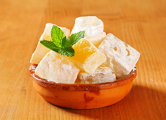 포토 JPG 해외이미지 스튜디오촬영 접시 사람없음 쌓기 달콤 큐브 로쿰 슈가파우더 해외202004 해외202105 해외포토 식기 모션 디저트 실내 맛 터키음식 파일형식