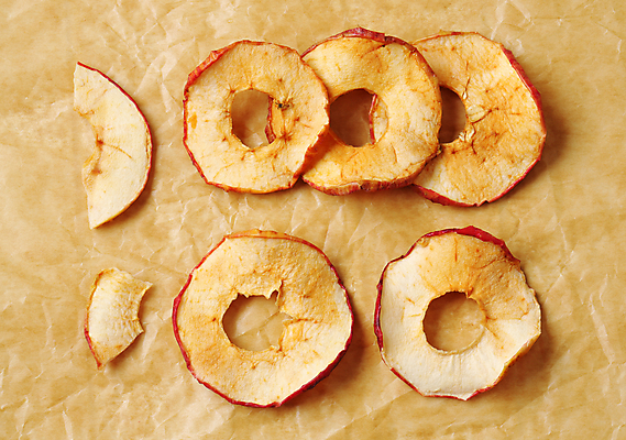 포토 JPG 해외이미지 실내 사람없음 하이앵글 종이봉투 사과 건과일 해외202004 해외202105 해외포토 뷰포인트 과일 봉투 건조 내부 파일형식