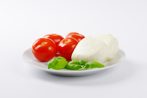 포토 JPG 해외이미지 접시 음식 토마토 채소 치즈 건강 사람없음 샐러드 신선 애피타이저 바질 모짜렐라치즈 입가심 채식주의자 해외202004 해외202105 해외포토 식기 유제품 채식 파일형식