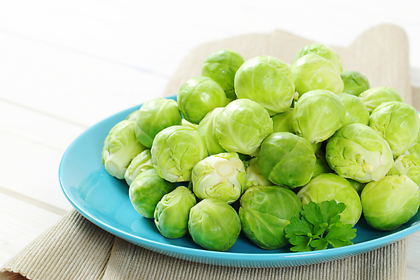 포토 JPG 해외이미지 스튜디오촬영 접시 음식 채소 재료 부분 건강 사람없음 초록색 파란색 쌓기 새싹 신선 그룹 닫기 흰배경 유기농 양배추 날것 흙더미 생식 숙성 터키석 해외202004 해외202105 해외포토 식물 식기 웰빙 컬러 백그라운드 모션 실내 흙 흰색 보석 파일형식 더미