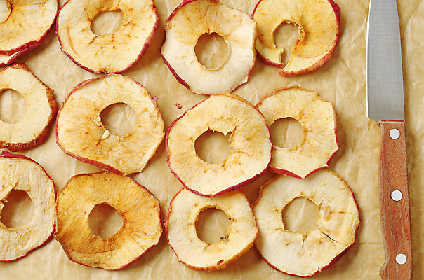 포토 JPG 해외이미지 실내 사람없음 하이앵글 종이봉투 사과 민트 식칼 건과일 해외202004 해외202105 해외포토 뷰포인트 과일 주방용품 봉투 건조 내부 허브 파일형식