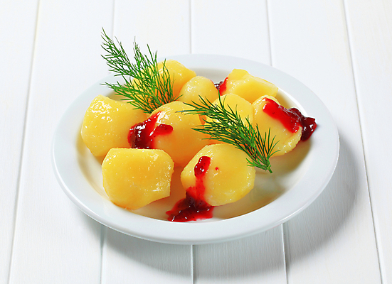 포토 JPG 해외이미지 스튜디오촬영 접시 음식 채소 부분 반찬 감자 요리 사람없음 식사 흰색 딜 삶기 채식주의자 해외202004 해외202105 해외포토 식기 컬러 실내 채식 파일형식