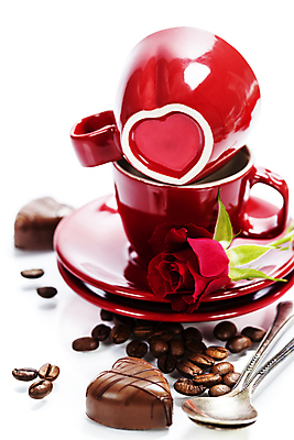 포토 JPG 해외이미지 실내 발렌타인데이 사랑 사람없음 장미 쌓기 초콜릿 숟가락 원두 커피잔 오브젝트 흰배경 해외202004 해외포토 꽃 감정 커피 백그라운드 모션 데이이벤트 디저트 잔 수저 내부 흰색 파일형식