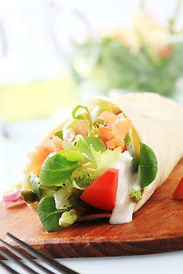 포토 JPG 해외이미지 1 음식 토마토 채소 오이 도마 패스트푸드 샌드위치 건강 어류 옥수수 사람없음 샐러드 덮개 신선 상추 가득함 아스파라거스 연어 요거트 마요네즈 타코 점심식사 입가심 해외202004 해외202105 해외포토 주방용품 유제품 곡류 식사 수중동물 뚜껑 소스_음식 인스턴트 파일형식
