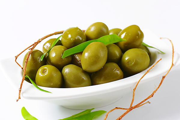 포토 JPG 해외이미지 스튜디오촬영 그릇 실내 사람없음 흰배경 올리브 올리브잎 올리브절임 해외202004 해외202105 해외포토 식기 열매 백그라운드 잎 내부 흰색 절임 파일형식