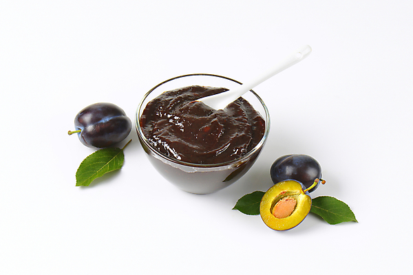 포토 JPG 해외이미지 스튜디오촬영 실내 사람없음 숟가락 흰배경 유리그릇 과일잼 서양자두 해외202004 해외202105 해외포토 그릇 백그라운드 유리 수저 내부 흰색 잼 파일형식