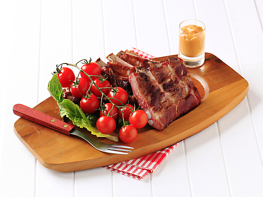 포토 JPG 해외이미지 음식 토마토 도마 육류 사람없음 신선 조미료 바비큐 굽기 훈제 바비큐립 정물화 해외202004 해외202105 해외포토 채소 식재료 주방용품 구이 그림 향미료 파일형식