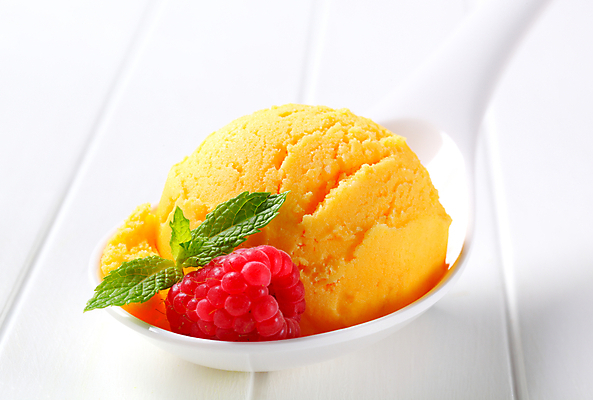 포토 JPG 해외이미지 음식 오렌지 아이스크림 디저트 사람없음 노란색 숟가락 냉동 대접 달콤 레몬 파인애플 국자 복숭아 백자 셔벗 젤라또 해외202004 해외202105 해외포토 컬러 과일 주방용품 수저 도자기 맛 열대과일 파일형식