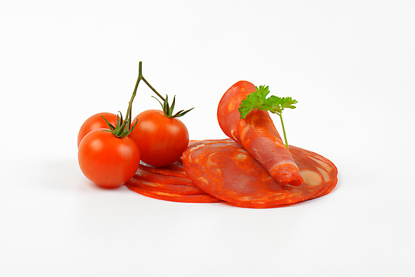 포토 JPG 해외이미지 스튜디오촬영 음식 조각 잎 채소 방울토마토 건조 파슬리 육류 돼지고기 사람없음 빨간색 초록색 그룹 소시지 맛 자르기 흰배경 매움 훈제 살라미 숙성 스페인어 얇은 초리조 치유 편육 해외202004 해외202105 해외포토 식물 컬러 백그라운드 컨셉 토마토 식재료 모션 실내 흰색 가공식품 파일형식