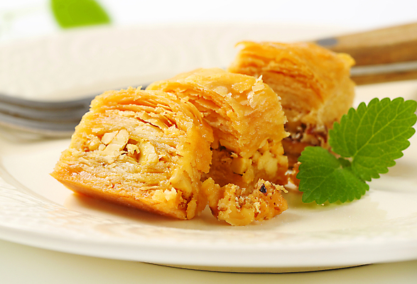 포토 JPG 해외이미지 스튜디오촬영 음식 조각 디저트 사람없음 견과류 달콤 가득함 호두 시럽 아몬드 꿀 캐슈넛 개암 바클라바 해외202004 해외202105 해외포토 열매 실내 맛 파일형식