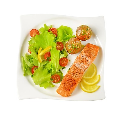 포토 JPG 해외이미지 접시 음식 토마토 채소 감자 건강 어류 요리 사람없음 식사 저녁식사 샐러드 상추 자르기 레몬 흰배경 머리위 연어 점심식사 고립 메인요리 해외202004 해외202105 해외포토 식기 과일 모션 수중동물 흰색 파일형식 동물 컬러
