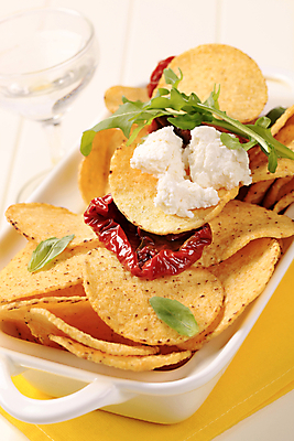 포토 JPG 해외이미지 음식 옥수수 사람없음 대접 반주 백자 페타치즈 해외202004 해외202105 해외포토 치즈 곡류 도자기 파일형식