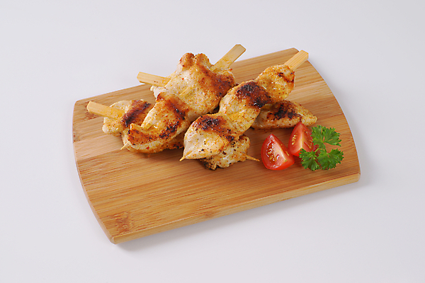 포토 JPG 해외이미지 음식 도마 육류 사람없음 꼬치 그릴 바비큐 향신료 흰배경 칠면조 케밥 해외202004 해외202105 해외포토 백그라운드 식재료 조류 주방용품 흰색 향미료 파일형식