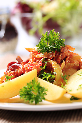 포토 JPG 해외이미지 접시 음식 감자 파슬리 사람없음 매움 스튜 해외202004 해외202105 해외포토 식기 채소 맛 파일형식