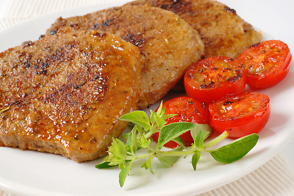 포토 JPG 해외이미지 스튜디오촬영 음식 조각 육류 돼지고기 요리 사람없음 소고기 굽기 허브 허리 준비 흰배경 해외202004 해외202105 해외포토 식물 백그라운드 식재료 실내 신체부위 흰색 구이 파일형식