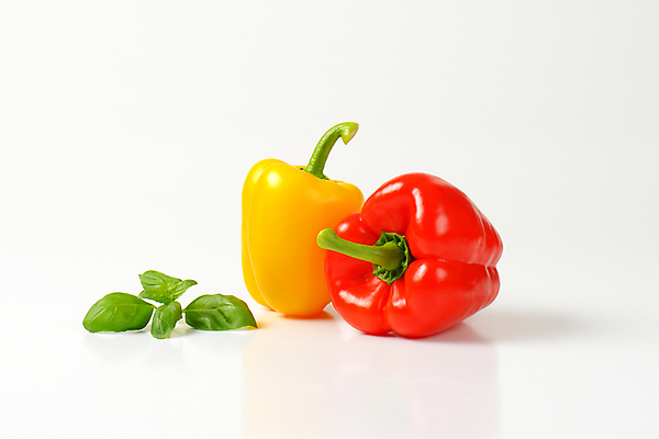 포토 JPG 해외이미지 파프리카 실내 사람없음 흰배경 바질 해외202004 해외202105 해외포토 백그라운드 채소 내부 흰색 파일형식