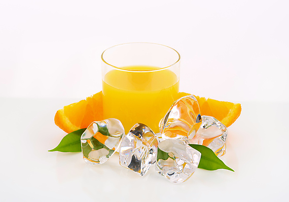포토 JPG 해외이미지 스튜디오촬영 오렌지 잔 실내 사람없음 얼음 오렌지주스 흰배경 해외202004 해외202105 해외포토 자연요소 식기 백그라운드 과일 내부 흰색 과일주스 파일형식