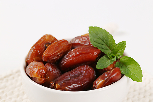 포토 JPG 해외이미지 그릇 실내 사람없음 달콤 민트 흰배경 대추야자 해외202004 해외202105 해외포토 식기 백그라운드 내부 흰색 맛 허브 파일형식