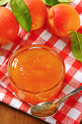 포토 JPG 해외이미지 잎 실내 사람없음 숟가락 식탁보 체크무늬 유리그릇 과일잼 살구 살구잼 해외202004 해외202105 해외포토 식물 그릇 무늬 과일 유리 수저 내부 잼 파일형식