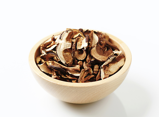 포토 JPG 해외이미지 건조 실내 사람없음 버섯 흰배경 나무그릇 해외202004 해외202105 해외포토 그릇 백그라운드 내부 목재 흰색 파일형식