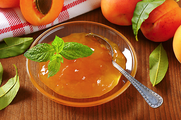 포토 JPG 해외이미지 잎 실내 사람없음 숟가락 유리그릇 과일잼 살구 살구잼 나무배경 해외202004 해외202105 해외포토 식물 그릇 백그라운드 과일 유리 수저 내부 잼 파일형식