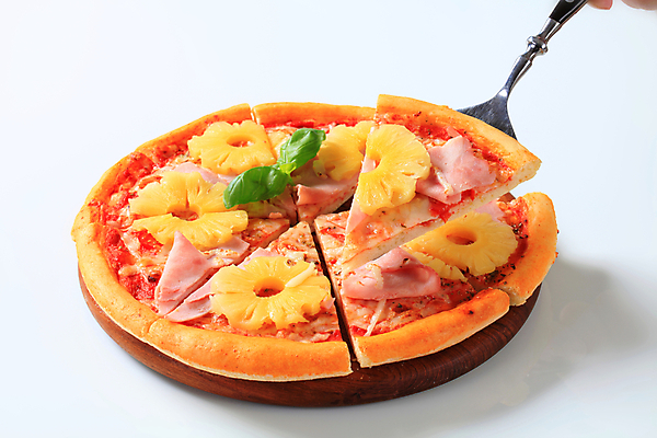 포토 JPG 해외이미지 스튜디오촬영 음식 조각 토마토 치즈 도마 피자 사람없음 식사 저녁식사 원형 맛 굽기 파인애플 햄 브런치 바질 점심식사 해외202004 해외202105 해외포토 도형 컨셉 채소 과일 주방용품 유제품 패스트푸드 서양음식 실내 육류 구이 열대과일 파일형식